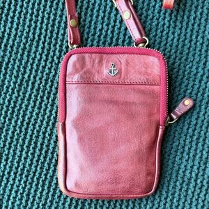 Elegant Anchor Emblem Rose Crossbody Bag